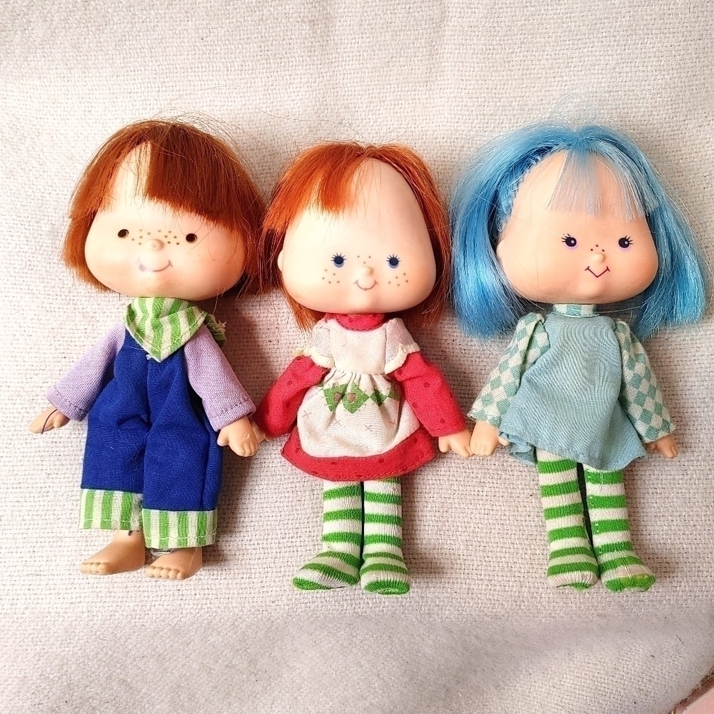 𝅺original Strawberry Shortcake Set with Vintage Tin and Giant Strawberry! - Picture 2 of 16